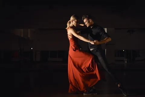 latin στην νεα μακρη