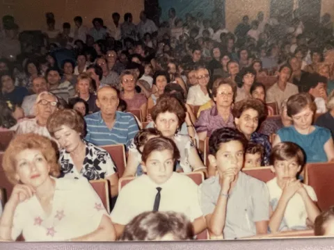 θεατρική παράσταση..