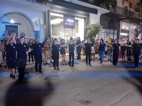 χόρεψαν και οι Κρήτες