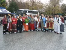 ΠΑΡΑΔΟΣΙΑΚΟΊ ΧΟΡΟΊ ΕΝΉΛΙΚΩΝ