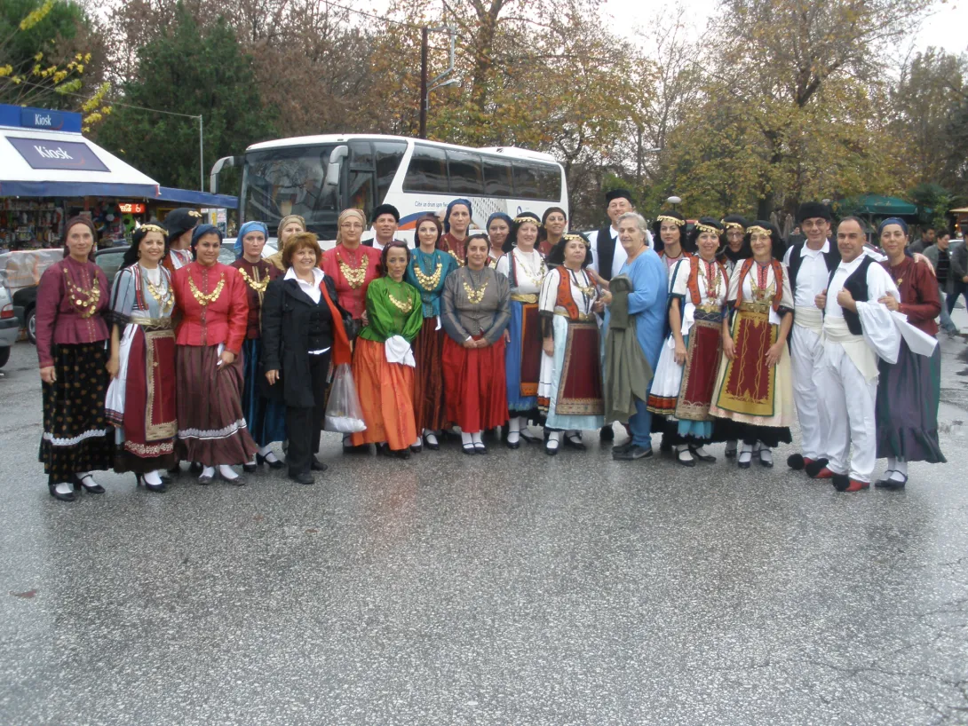 ΠΑΡΑΔΟΣΙΑΚΟΊ ΧΟΡΟΊ ΕΝΉΛΙΚΩΝ